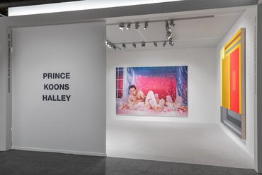 Gagosien’s booth at TEFAF New York 2023. Artwork, left to right: © Jeff Koons, © Peter Halley. Photo: Sebastiano Pellion di Persano
