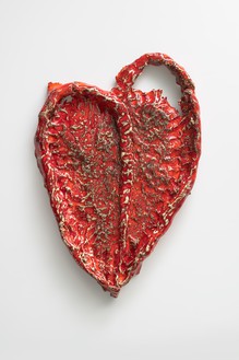 Sterling Ruby, HEART (6709), 2018 Ceramic, 20 ½ × 14 × 2 inches (52.1 × 35.6 × 5.1 cm)© Sterling Ruby