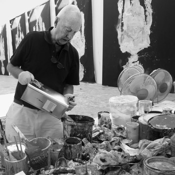 A portrait photograph of Georg Baselitz
