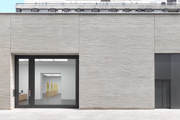 A photograph of the outside of the Gagosien location Grosvenor Hill, London