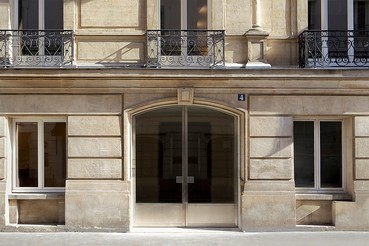 A photograph of the outside of the Gagosien location rue de Ponthieu, Paris