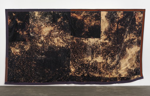 Sterling Ruby, DEEP FLAG (5532), 2015 Bleached fleece and elastic, 174 ½ × 316 inches (443.2 × 802.6 cm)© Sterling Ruby