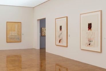 Installation view, Cy Twombly: Oeuvres sur papier (1973–1977), Musée de Grenoble, France, June 9–September 24, 2023. Artwork © Cy Twombly Foundation. Photo: © J. L. Lacroix, courtesy Ville de Grenoble