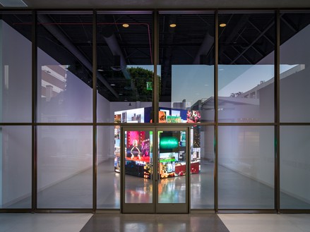 Installation view with Urs Fischer, Denominator (2020–22) Artwork © Urs Fischer. Photo: Jeff McLane